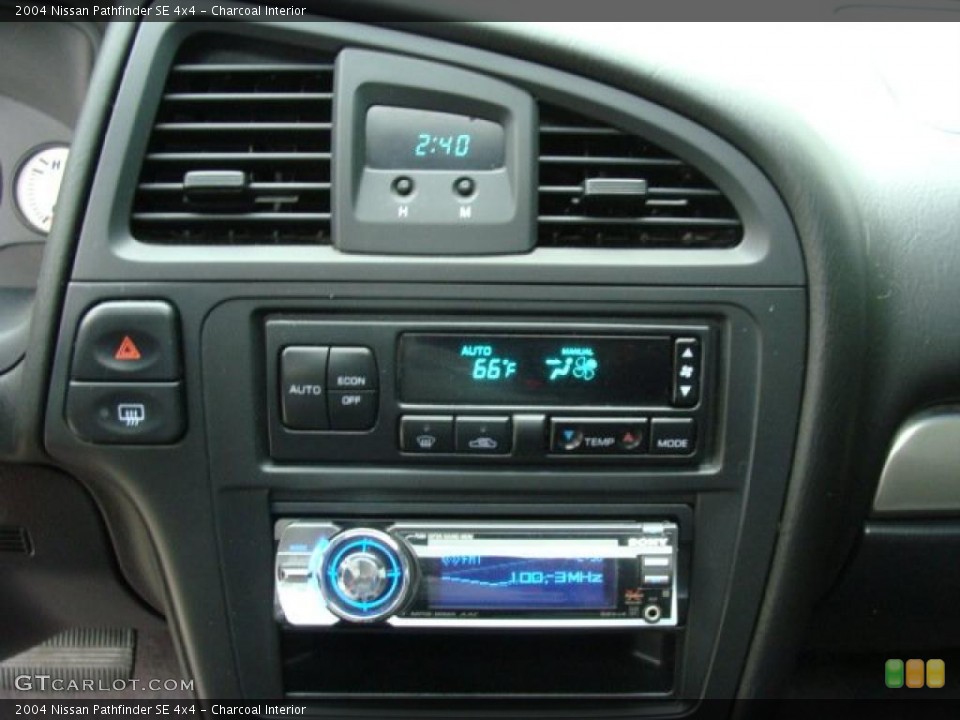 Charcoal Interior Controls for the 2004 Nissan Pathfinder SE 4x4 #38165070
