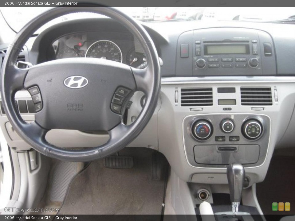 Gray Interior Dashboard for the 2006 Hyundai Sonata GLS #38166978