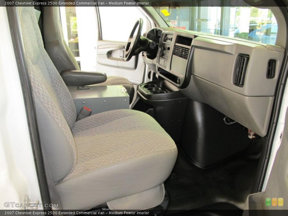 Medium Pewter Interior Photo for the 2007 Chevrolet Express 2500 Extended Commercial Van #38173260