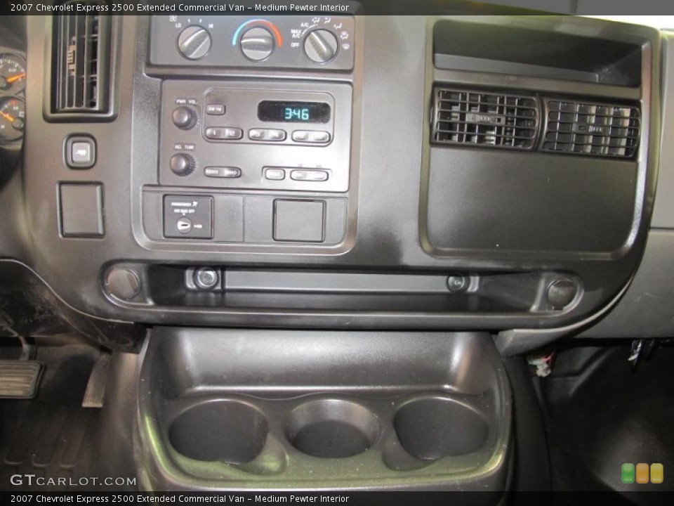 Medium Pewter Interior Controls for the 2007 Chevrolet Express 2500 Extended Commercial Van #38173392
