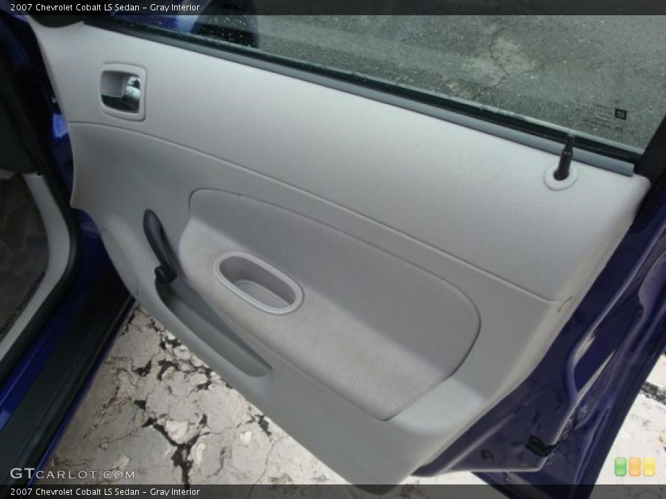 Gray Interior Photo for the 2007 Chevrolet Cobalt LS Sedan #38173772