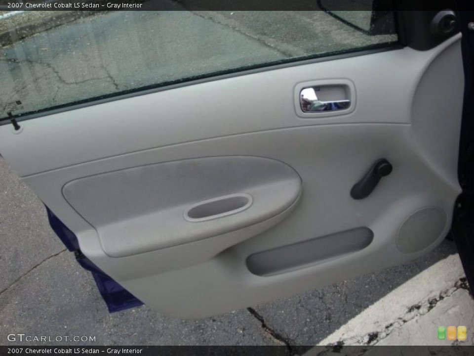 Gray Interior Photo for the 2007 Chevrolet Cobalt LS Sedan #38173876