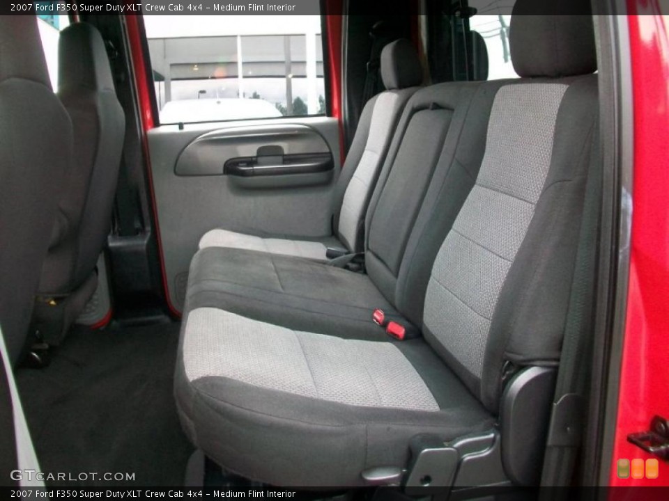 Medium Flint Interior Photo for the 2007 Ford F350 Super Duty XLT Crew Cab 4x4 #38173948
