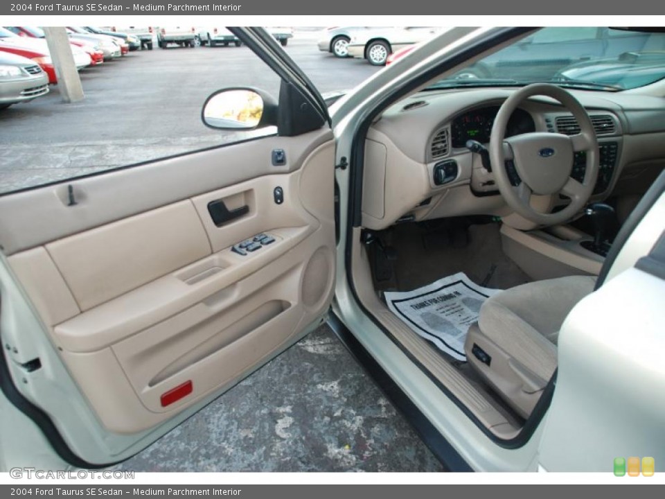 Medium Parchment Interior Photo for the 2004 Ford Taurus SE Sedan #38175012