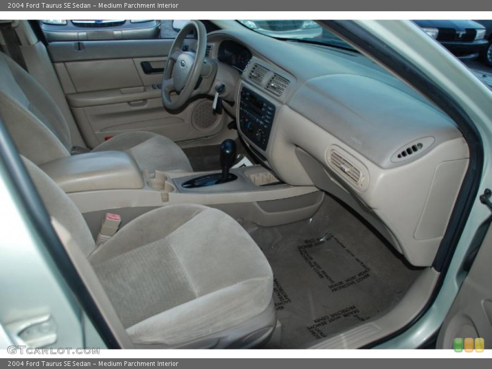 Medium Parchment Interior Photo for the 2004 Ford Taurus SE Sedan #38175076