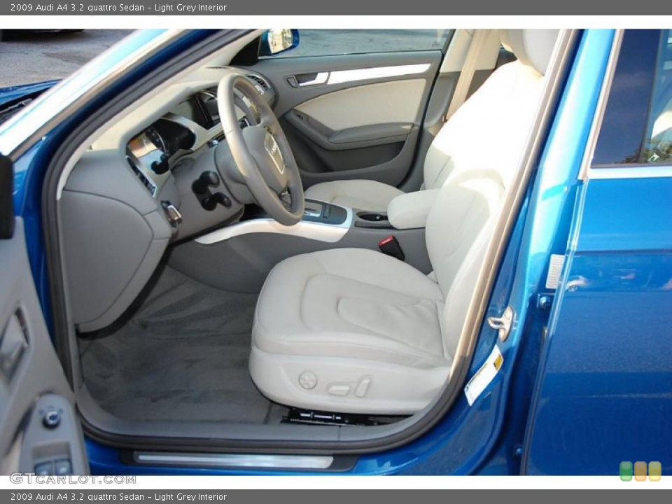 Light Grey Interior Photo for the 2009 Audi A4 3.2 quattro Sedan #38177384