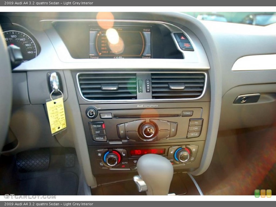 Light Grey Interior Controls for the 2009 Audi A4 3.2 quattro Sedan #38177436