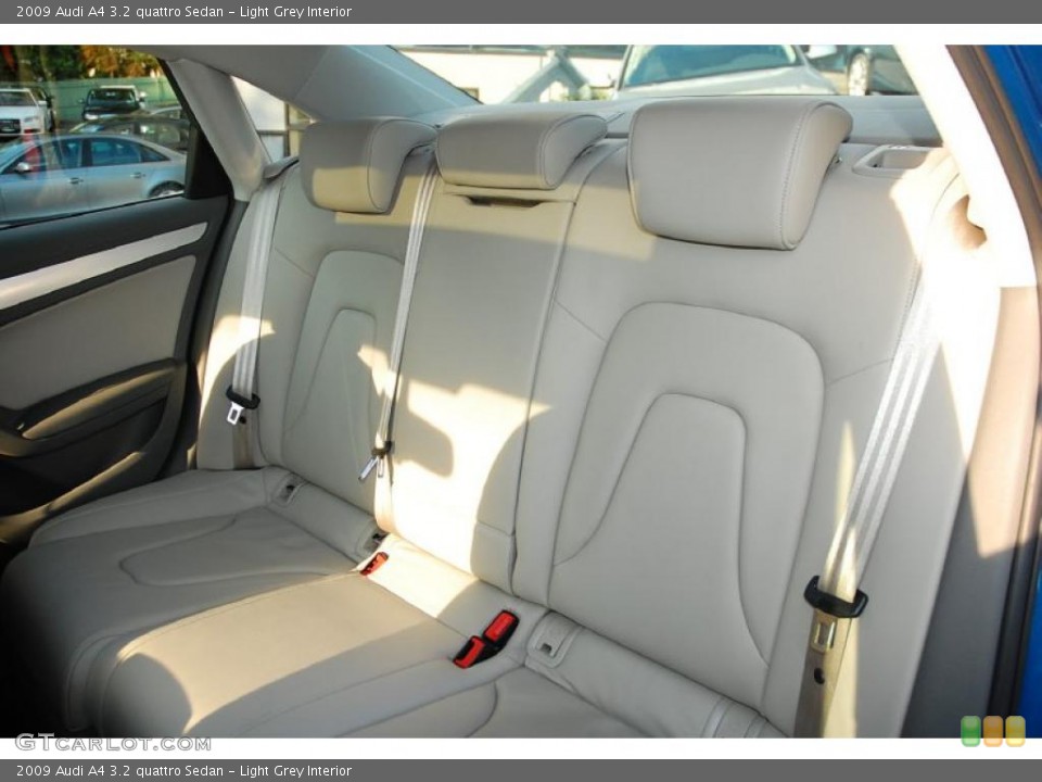 Light Grey Interior Photo for the 2009 Audi A4 3.2 quattro Sedan #38177468