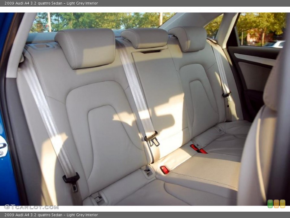 Light Grey Interior Photo for the 2009 Audi A4 3.2 quattro Sedan #38177516