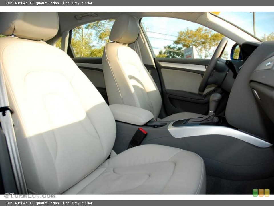 Light Grey Interior Photo for the 2009 Audi A4 3.2 quattro Sedan #38177564