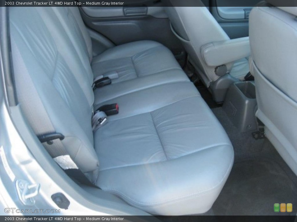 Medium Gray Interior Photo for the 2003 Chevrolet Tracker LT 4WD Hard Top #38179392