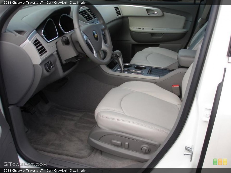 Dark Gray/Light Gray Interior Photo for the 2011 Chevrolet Traverse LT #38180768