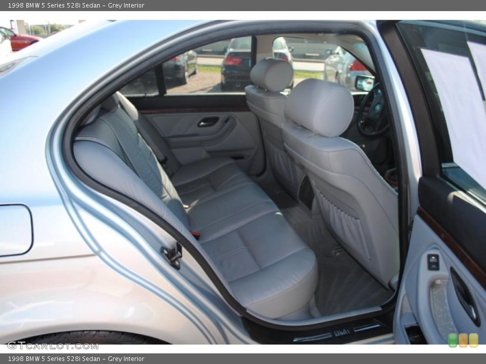 Grey Interior Photo for the 1998 BMW 5 Series 528i Sedan #38180992