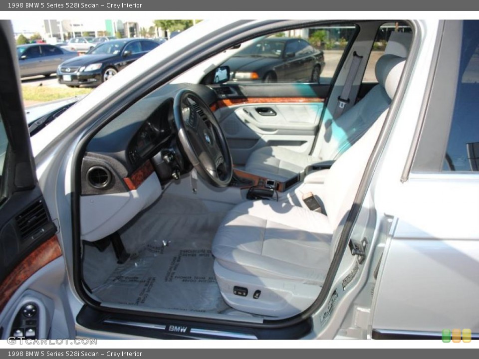 Grey Interior Photo for the 1998 BMW 5 Series 528i Sedan #38181024