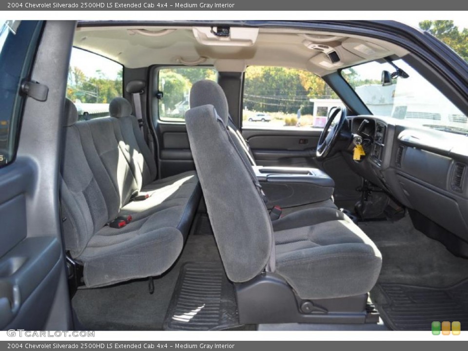 Medium Gray Interior Photo for the 2004 Chevrolet Silverado 2500HD LS Extended Cab 4x4 #38181964