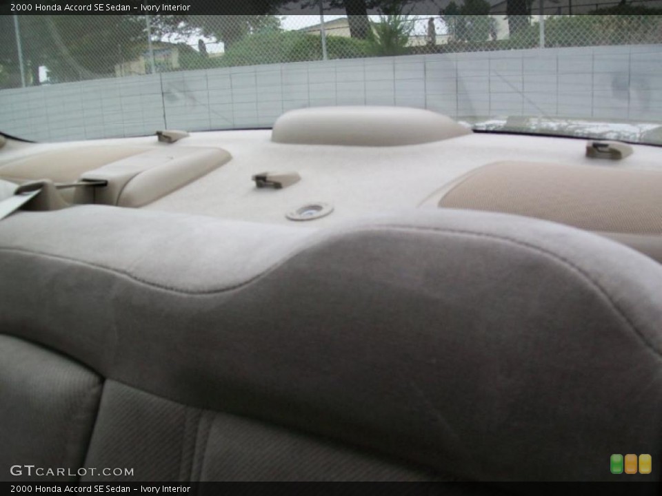 Ivory Interior Photo for the 2000 Honda Accord SE Sedan #38197708