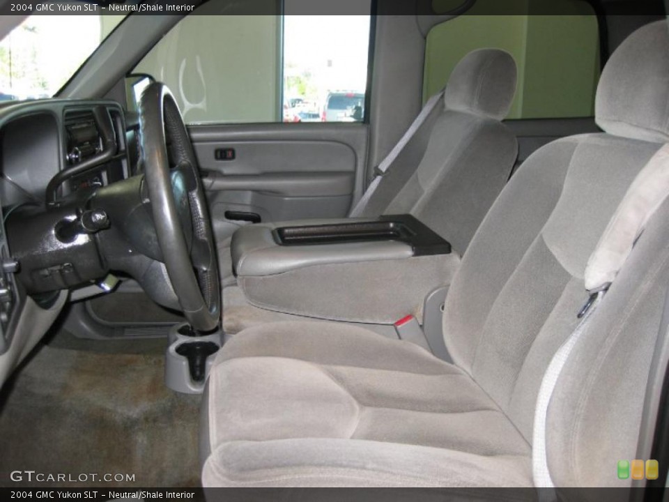 Neutral/Shale Interior Photo for the 2004 GMC Yukon SLT #38198549