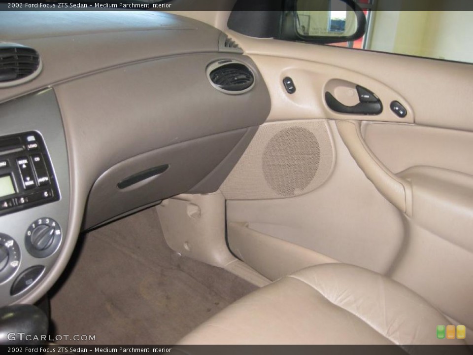 Medium Parchment Interior Photo for the 2002 Ford Focus ZTS Sedan #38200088