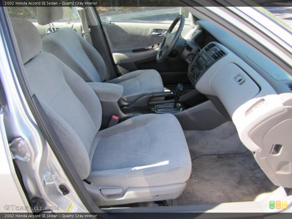 Quartz Gray Interior Photo for the 2002 Honda Accord SE Sedan #38200432