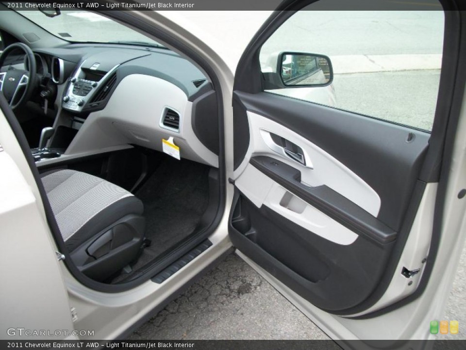 Light Titanium/Jet Black Interior Photo for the 2011 Chevrolet Equinox LT AWD #38209256