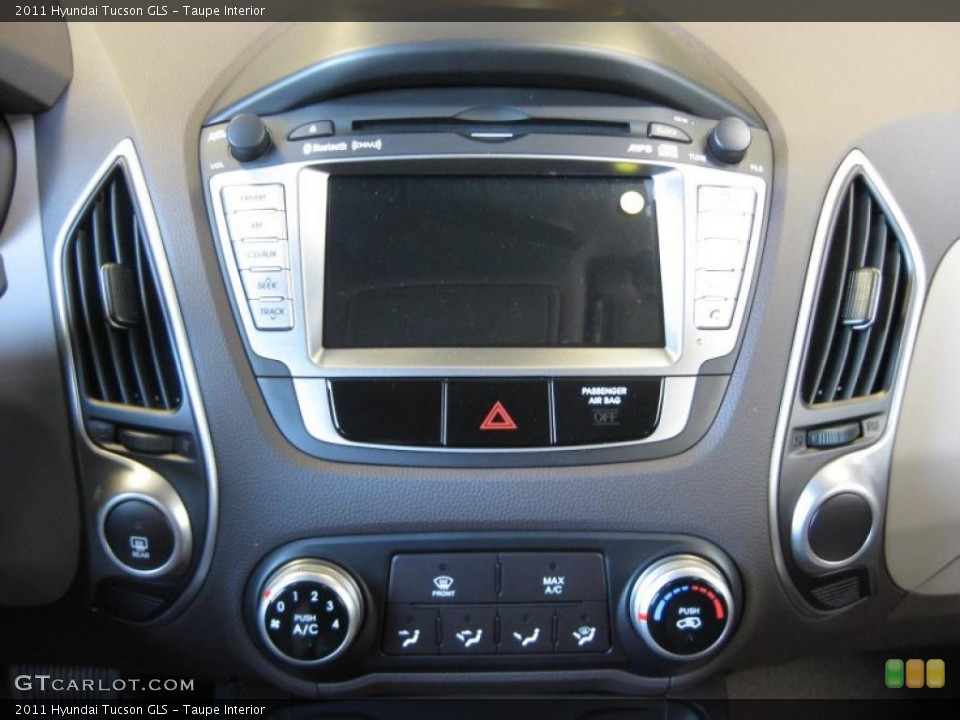 Taupe Interior Navigation for the 2011 Hyundai Tucson GLS #38215108