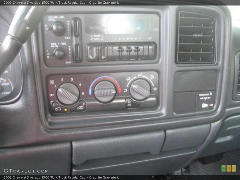 Graphite Gray Interior Controls for the 2002 Chevrolet Silverado 1500 Work Truck Regular Cab #38216564