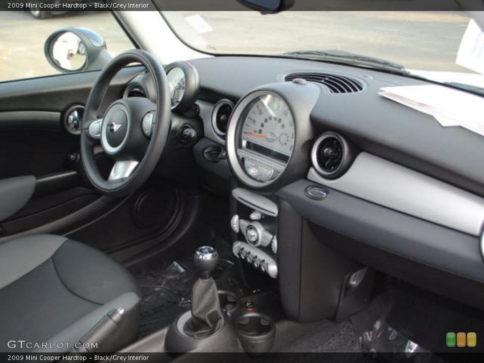 Black/Grey Interior Photo for the 2009 Mini Cooper Hardtop #38230479