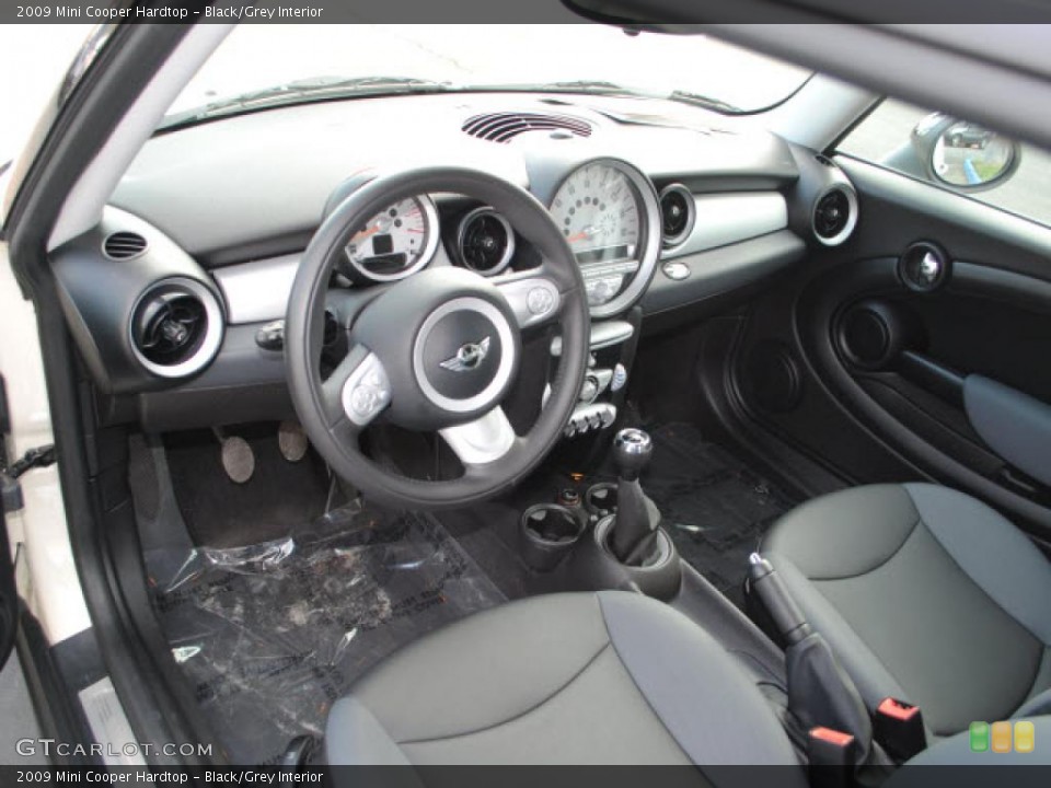 Black/Grey Interior Photo for the 2009 Mini Cooper Hardtop #38230603
