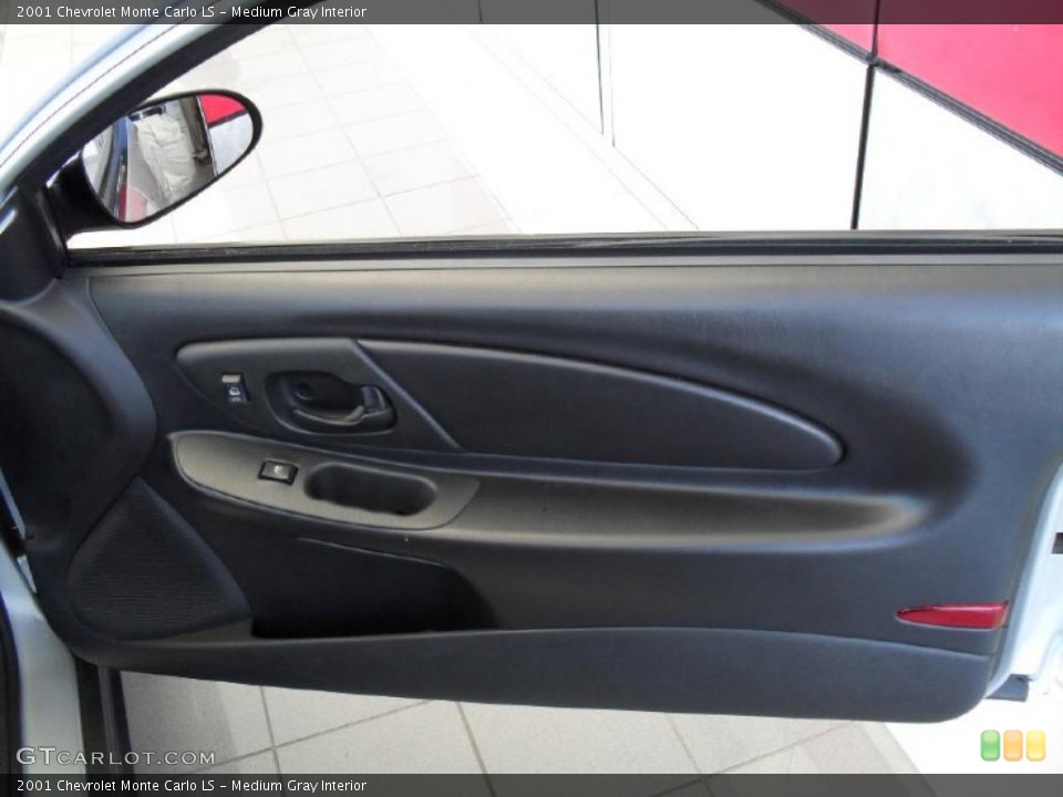 Medium Gray Interior Photo for the 2001 Chevrolet Monte Carlo LS #38231375