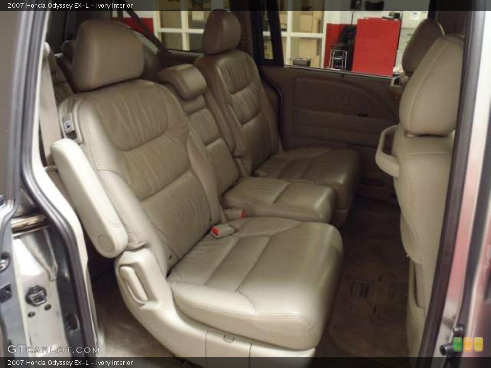 Ivory Interior Photo for the 2007 Honda Odyssey EX-L #38231775