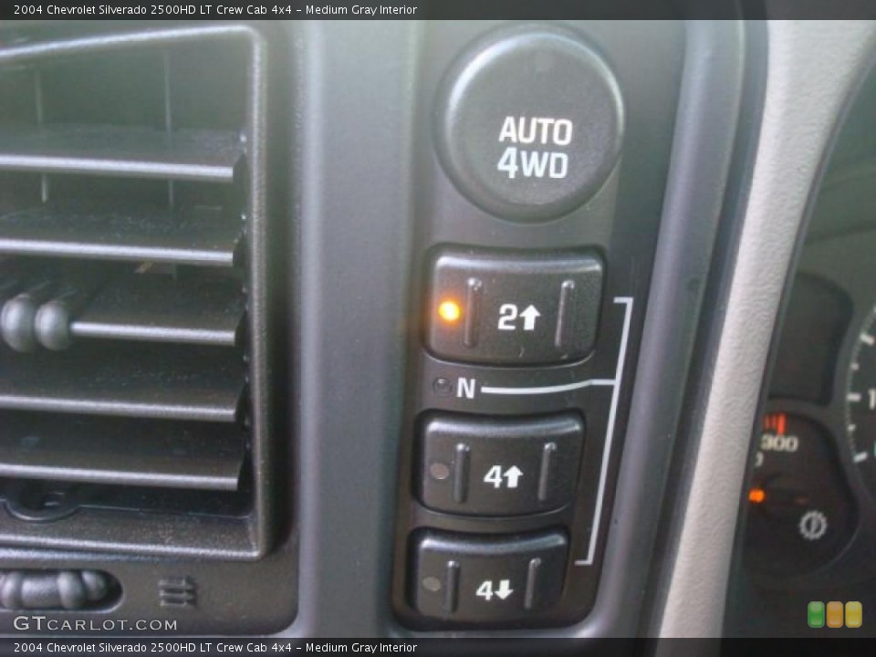 Medium Gray Interior Controls for the 2004 Chevrolet Silverado 2500HD LT Crew Cab 4x4 #38233663