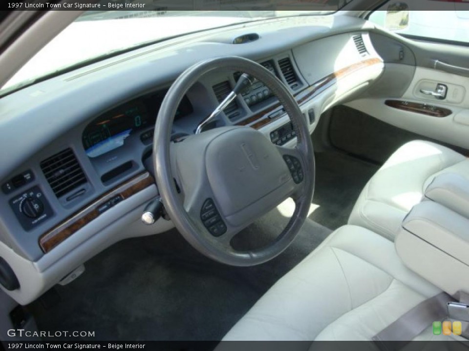 Beige Interior Photo for the 1997 Lincoln Town Car Signature #38237603