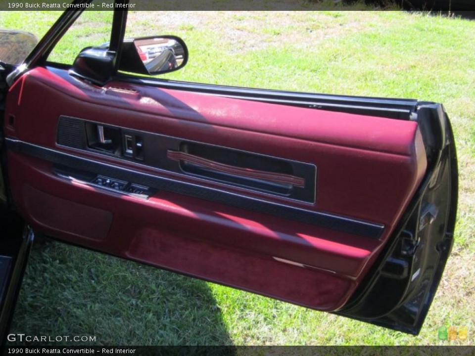 Red Interior Photo for the 1990 Buick Reatta Convertible #38260402