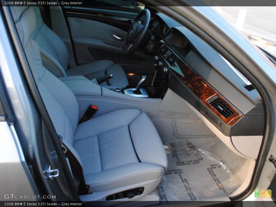 Grey Interior Photo for the 2008 BMW 5 Series 535i Sedan #38264295