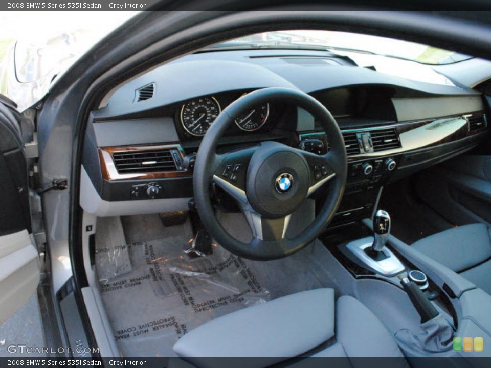 Grey Interior Dashboard for the 2008 BMW 5 Series 535i Sedan #38264499