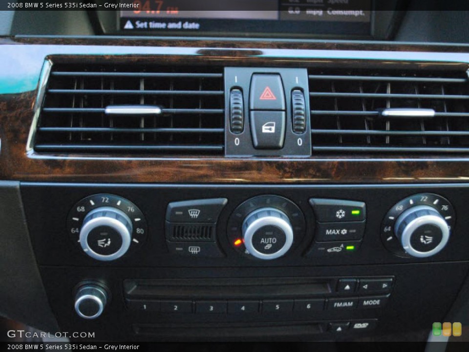 Grey Interior Controls for the 2008 BMW 5 Series 535i Sedan #38264619