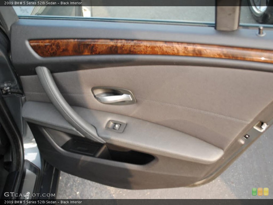 Black Interior Photo for the 2009 BMW 5 Series 528i Sedan #38267315