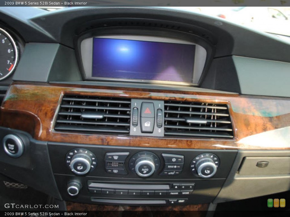 Black Interior Navigation for the 2009 BMW 5 Series 528i Sedan #38267583