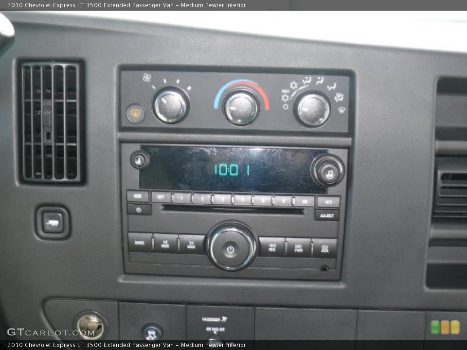 Medium Pewter Interior Controls for the 2010 Chevrolet Express LT 3500 Extended Passenger Van #38270165