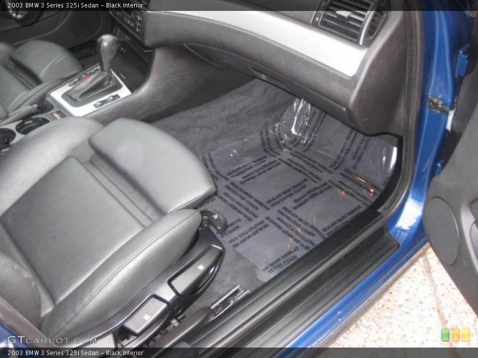 Black Interior Photo for the 2003 BMW 3 Series 325i Sedan #38281052