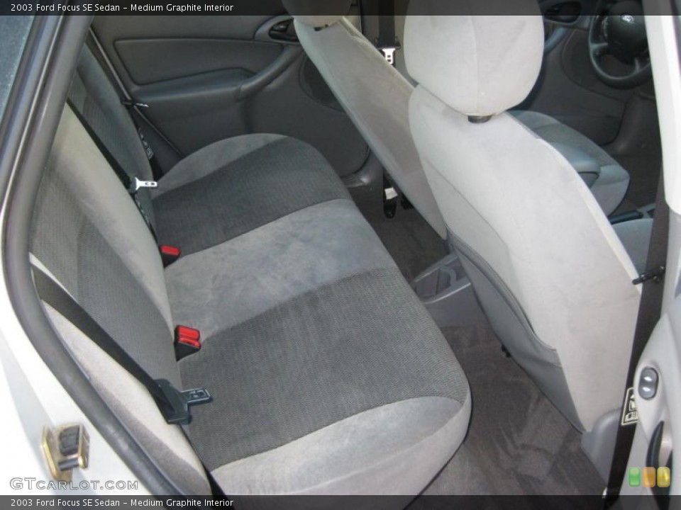 Medium Graphite Interior Photo for the 2003 Ford Focus SE Sedan #38283300