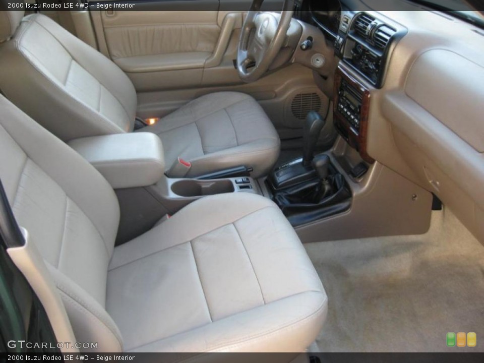 Beige Interior Photo for the 2000 Isuzu Rodeo LSE 4WD #38283732