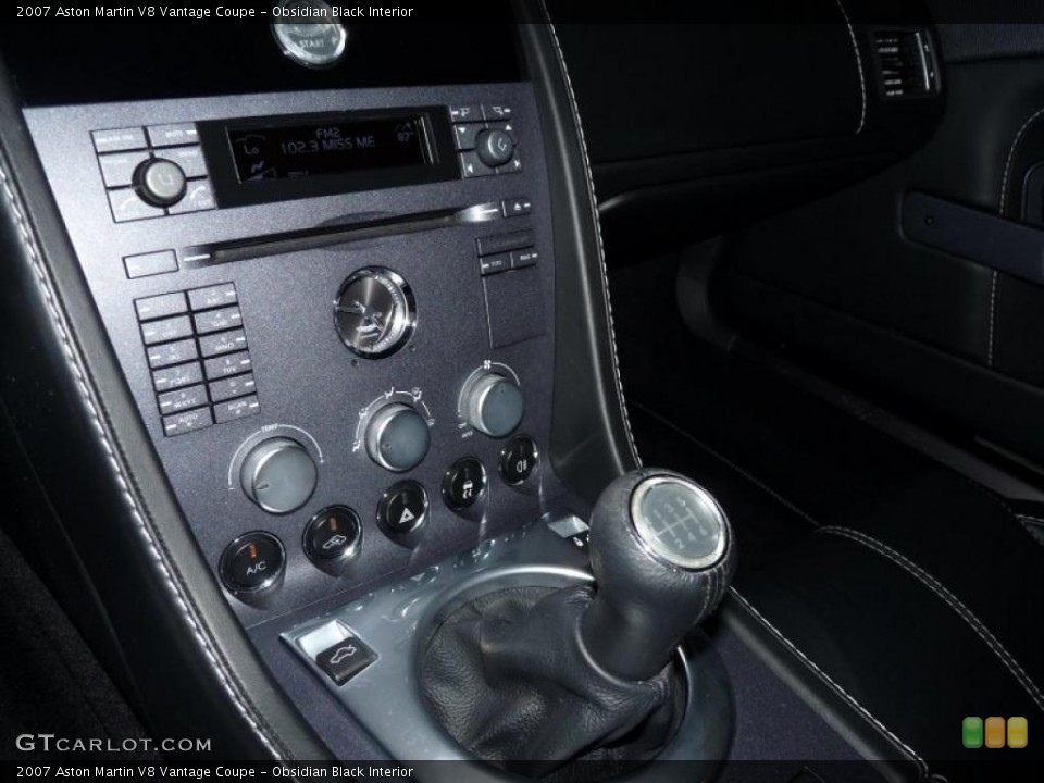 Obsidian Black Interior Controls for the 2007 Aston Martin V8 Vantage Coupe #38288997