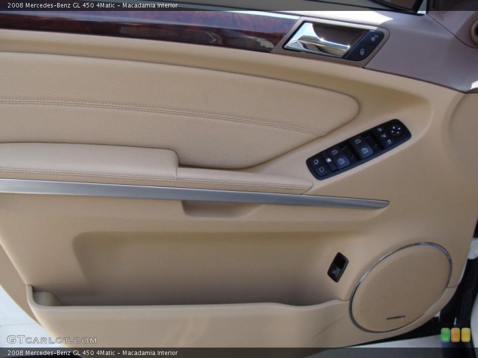 Macadamia Interior Photo for the 2008 Mercedes-Benz GL 450 4Matic #38298931