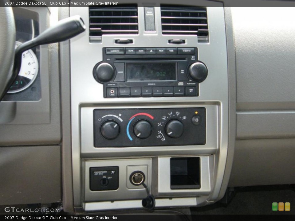 Medium Slate Gray Interior Controls for the 2007 Dodge Dakota SLT Club Cab #38299319