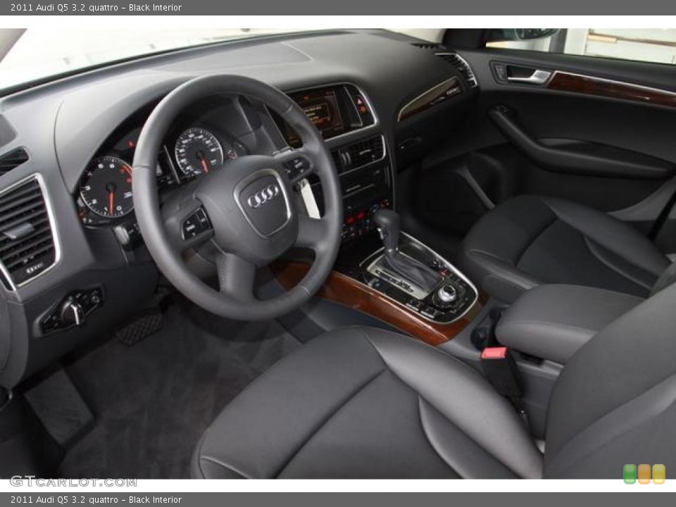 Black Interior Dashboard for the 2011 Audi Q5 3.2 quattro #38305623