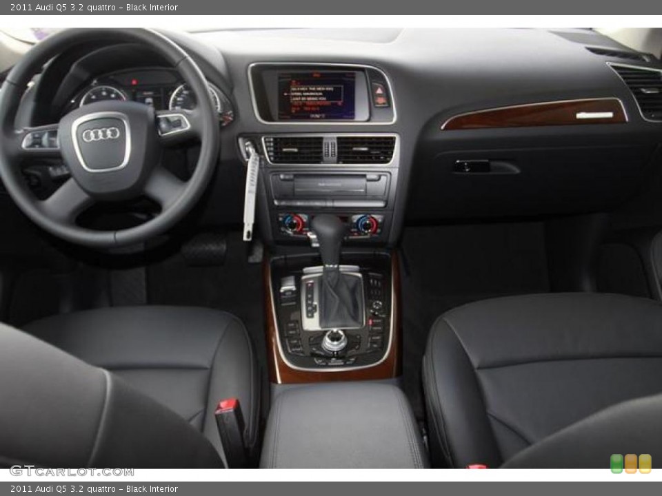 Black Interior Dashboard for the 2011 Audi Q5 3.2 quattro #38305671