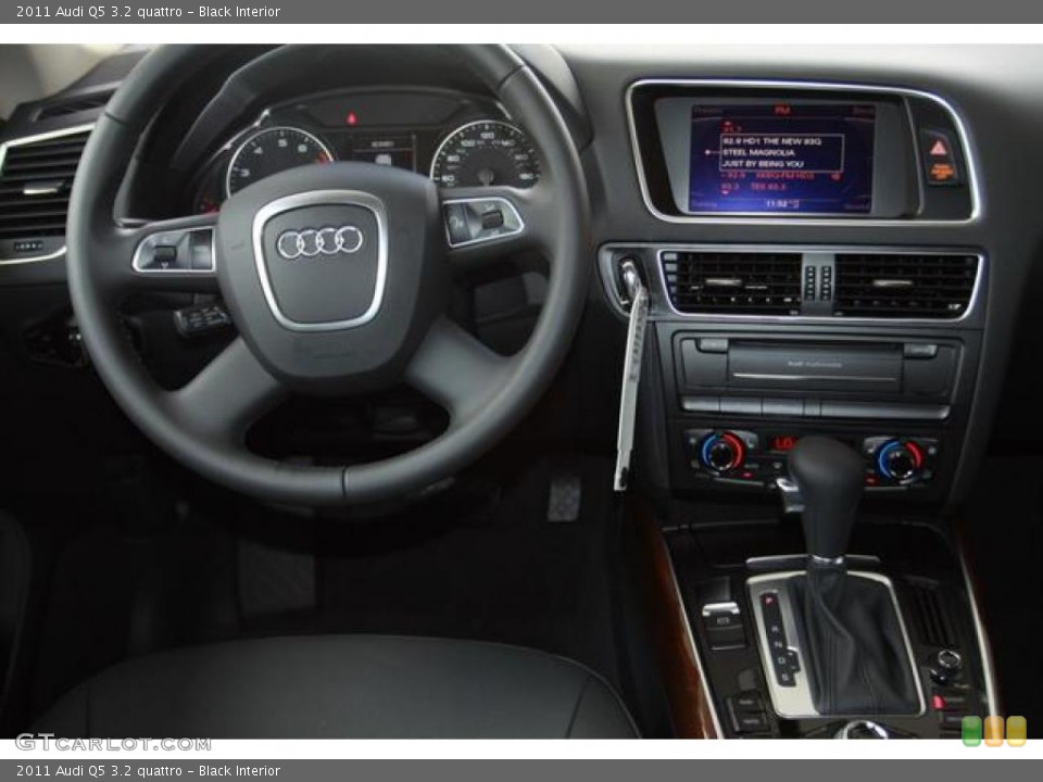 Black Interior Dashboard for the 2011 Audi Q5 3.2 quattro #38305687