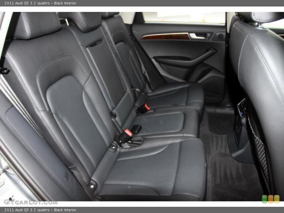 Black Interior Photo for the 2011 Audi Q5 3.2 quattro #38305703
