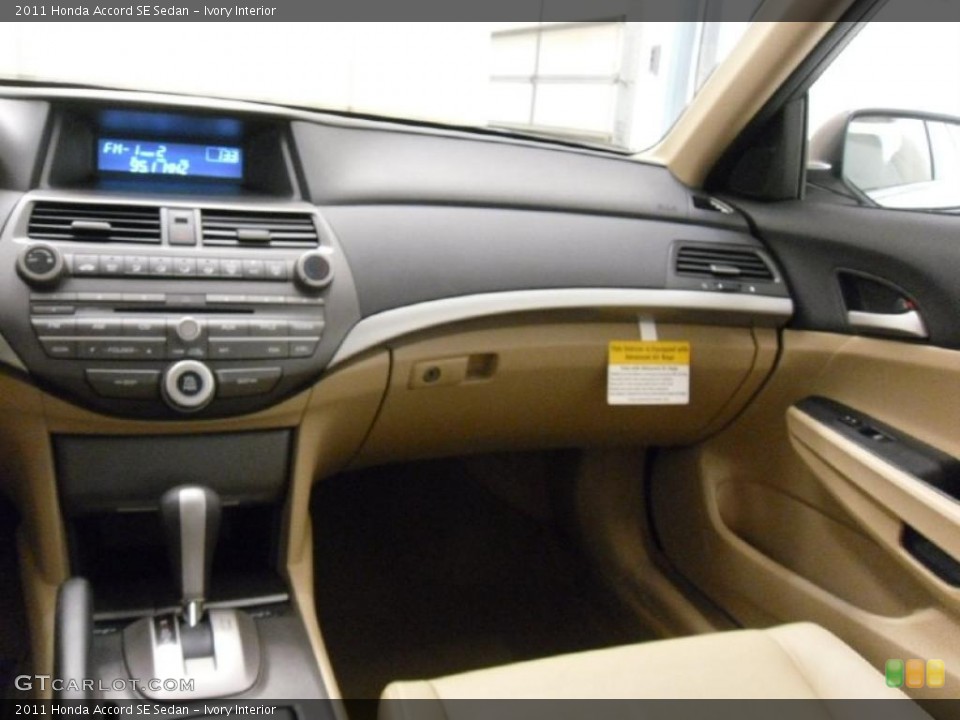 Ivory Interior Photo for the 2011 Honda Accord SE Sedan #38313199